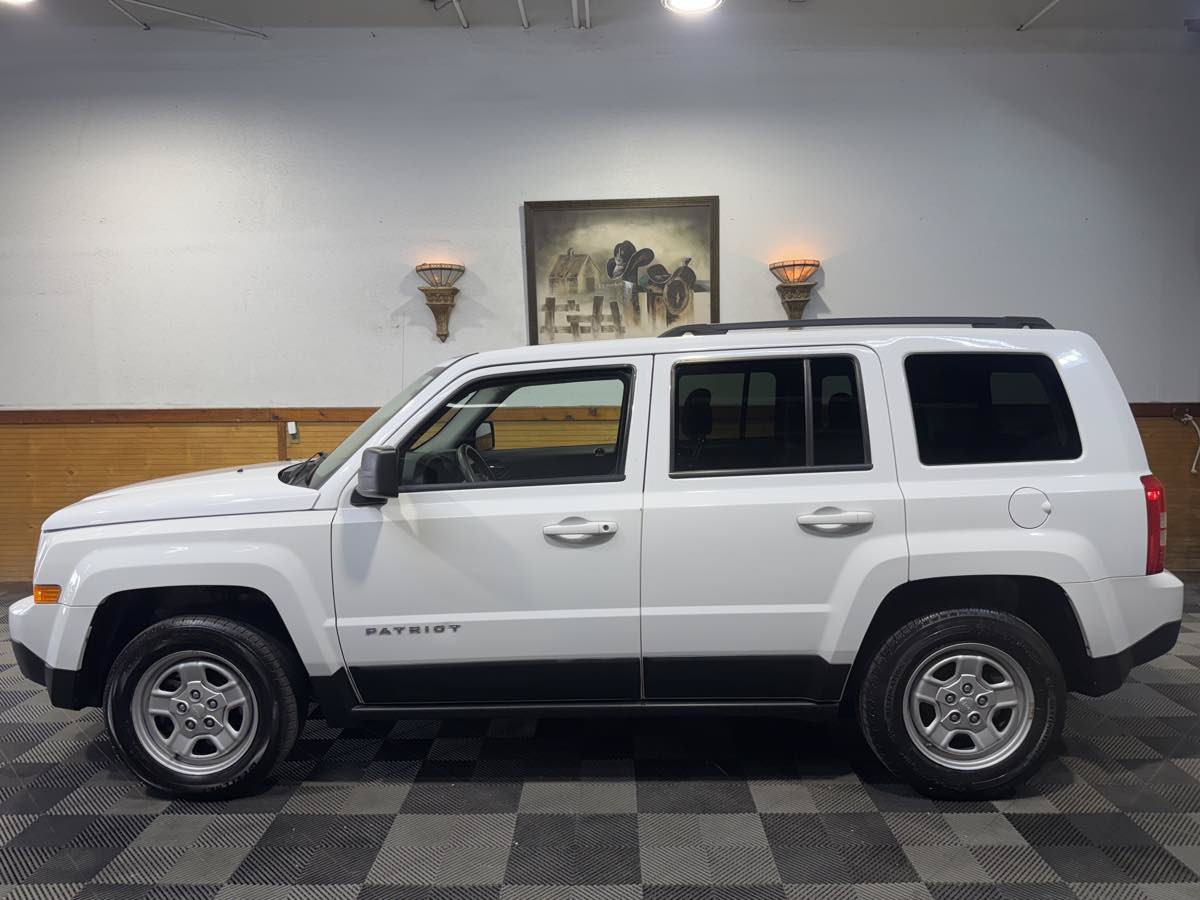 Used 2015 Jeep Patriot Sport w/ Power Value Group FWD image 2