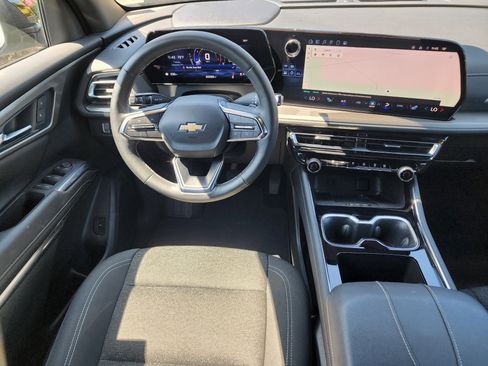 Used 2025 Chevrolet Traverse LT image 21