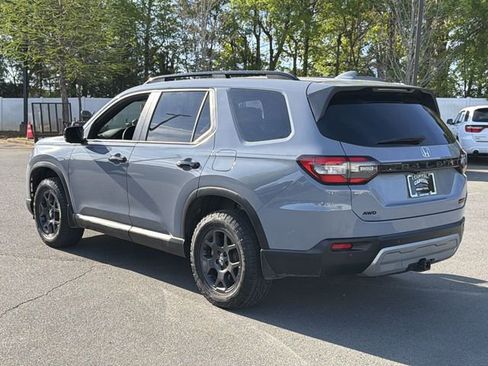 Used 2025 Honda Pilot TrailSport image 11