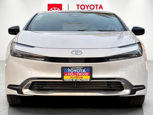 New 2026 Toyota Prius SE image 8