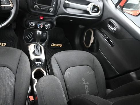 Used 2015 Jeep Renegade Latitude FWD image 15