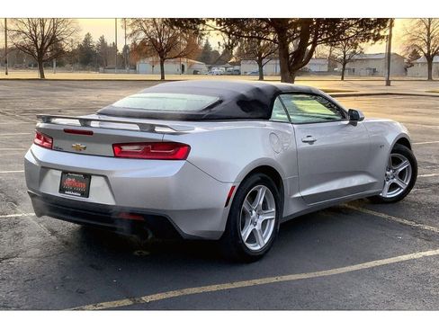 Used 2018 Chevrolet Camaro LT image 14