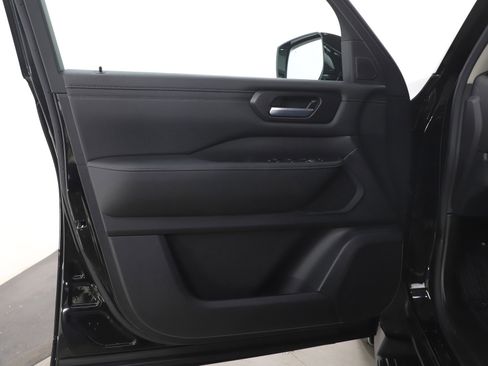 Used 2025 Nissan Armada SV image 20