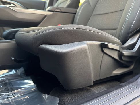 Used 2025 Chevrolet Equinox EV LT image 13