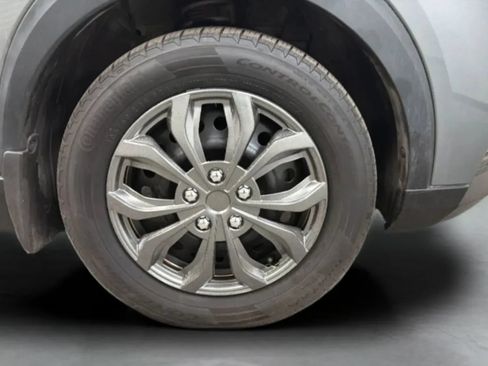 Used 2019 Nissan Kicks S FWD image 24