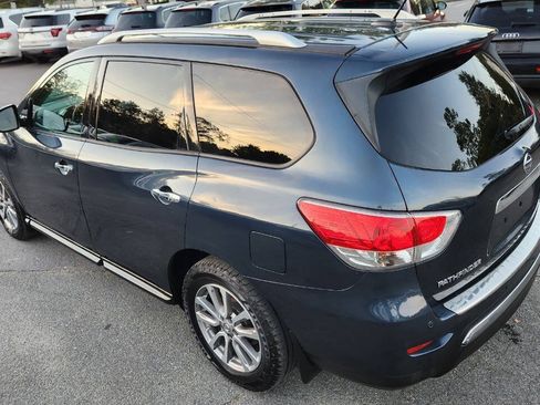 Used 2015 Nissan Pathfinder SV w/ Cargo Package FWD image 10