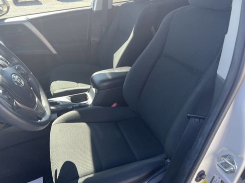 Used 2016 Toyota RAV4 LE image 8