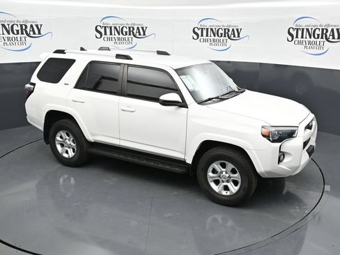 Used 2020 Toyota 4Runner SR5 AWD/4WD image 18