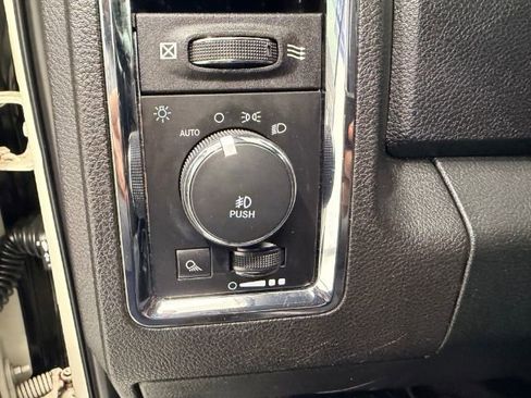 Used 2018 RAM 1500 Laramie w/ Convenience Group AWD/4WD image 45