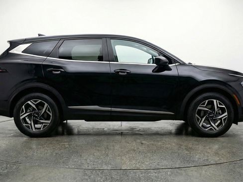 Used 2025 Kia Sportage LX image 11