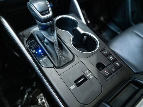 Certified 2024 Toyota Highlander XLE image 27