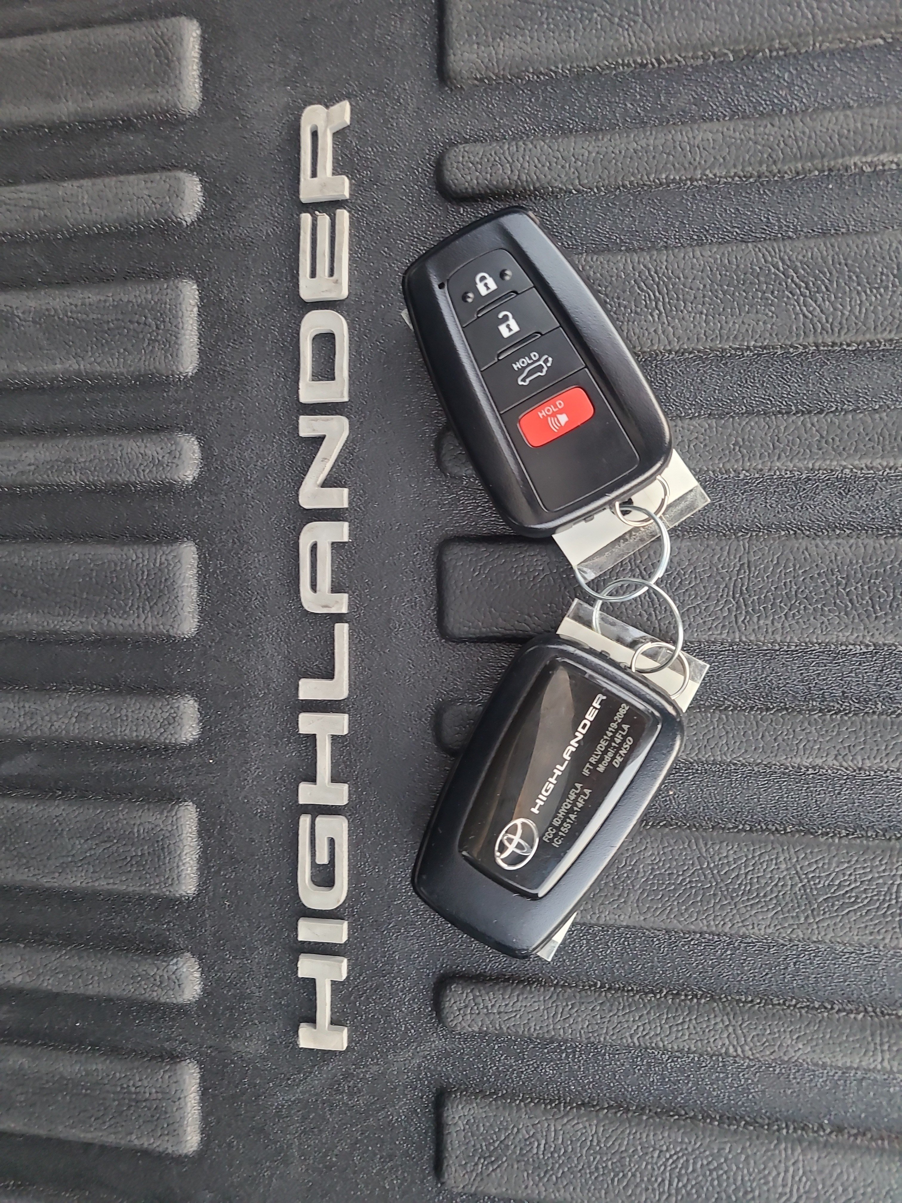 Used 2023 Toyota Highlander XLE AWD/4WD image 32