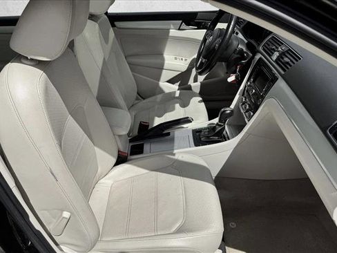 Used 2012 Volkswagen Passat 2.5 SE FWD image 18