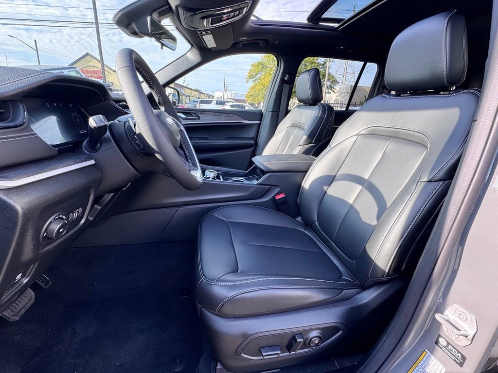 New 2027 Jeep Grand Cherokee Limited AWD/4WD image 14