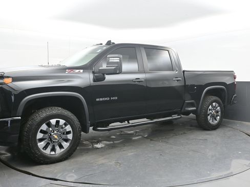 Used 2024 Chevrolet Silverado 2500 Custom w/ Custom Value Package image 5