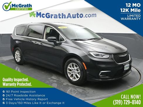 Used 2023 Chrysler Pacifica Touring-L FWD image 1