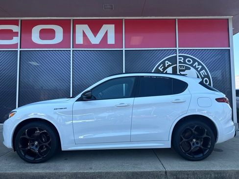 Used 2023 Alfa Romeo Stelvio Estrema AWD/4WD image 15
