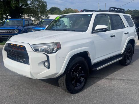 Used 2018 Toyota 4Runner Limited AWD/4WD image 7