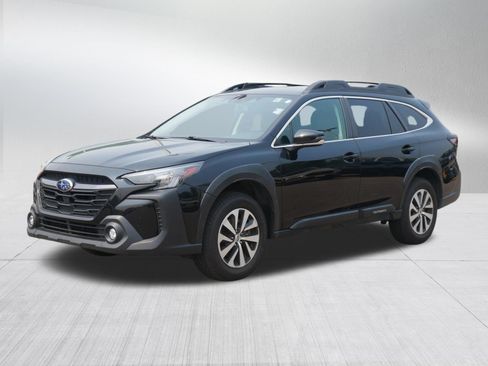 Used 2024 Subaru Outback Premium AWD/4WD image 3