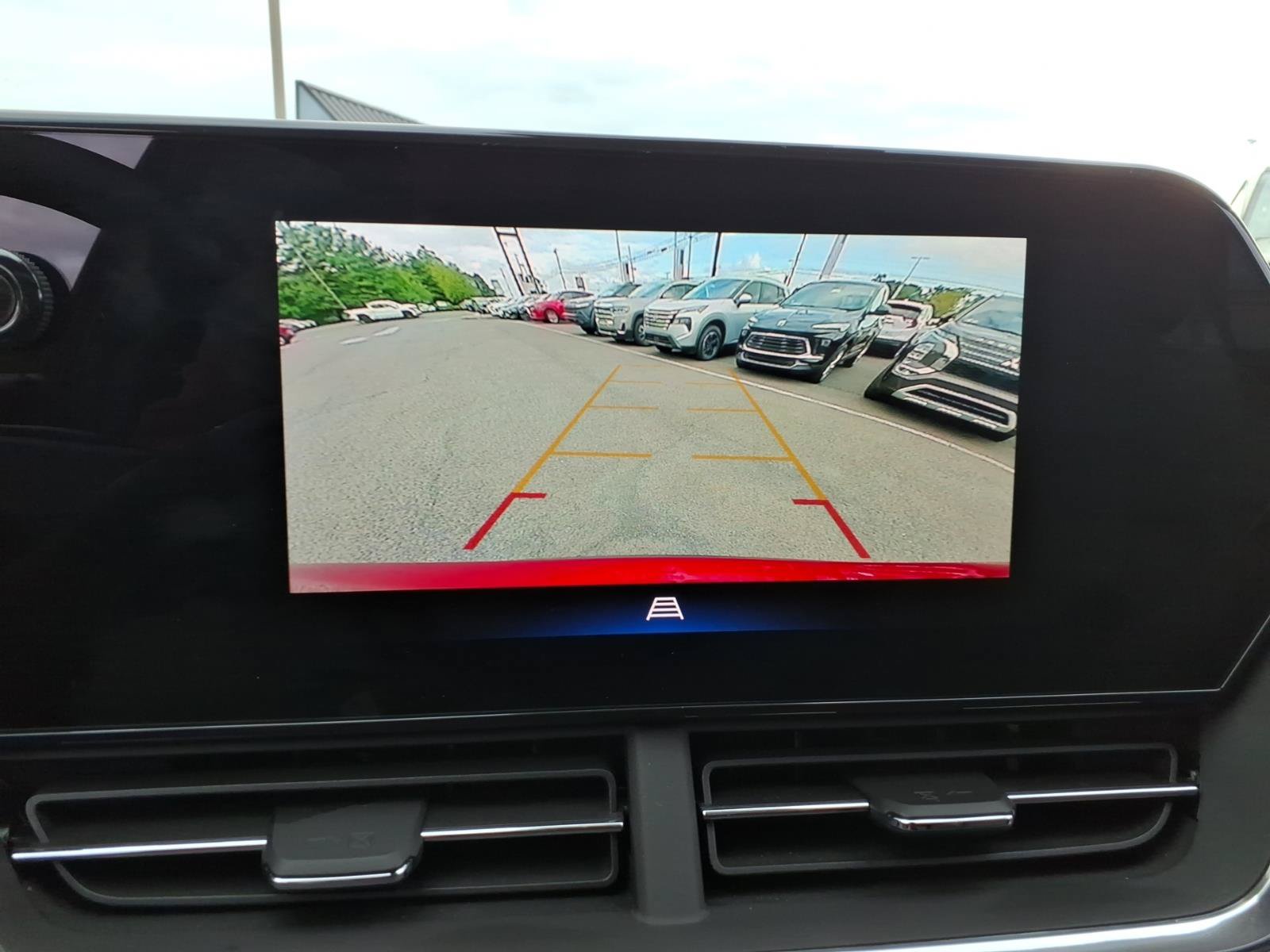 Used 2024 Chevrolet Trax ACTIV w/ Sunroof Package FWD image 31