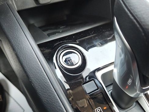 New 2025 Nissan Versa SR w/ Trunk Package image 28