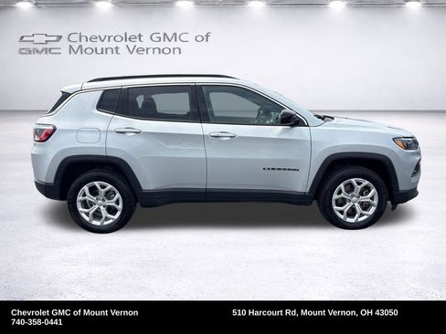 Used 2024 Jeep Compass Latitude AWD/4WD image 7