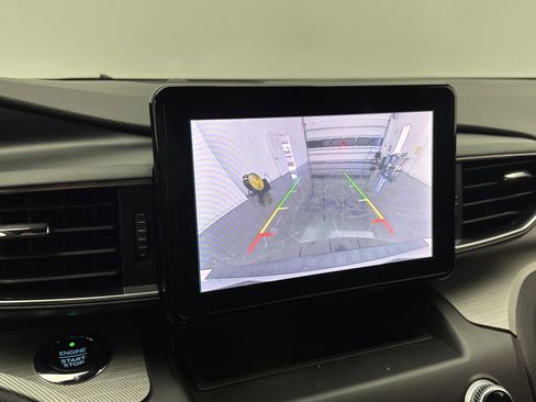 Used 2020 Ford Explorer XLT w/ Equipment Group 202A image 16