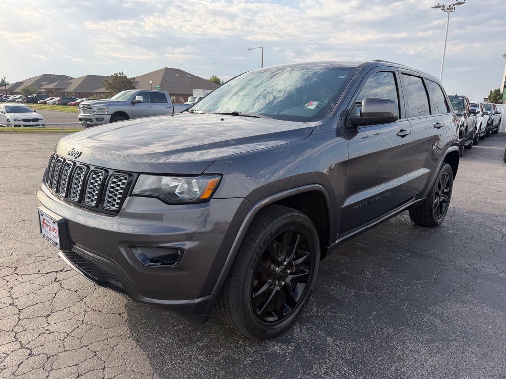 Used 2019 Jeep Grand Cherokee Altitude AWD/4WD image 10