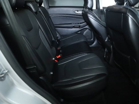 Used 2018 Ford Edge Titanium image 32