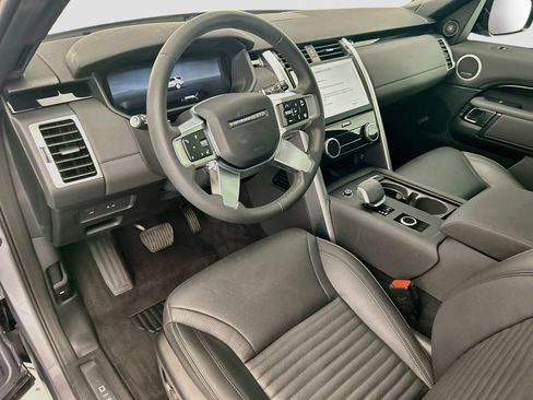 Used 2025 Land Rover Discovery S AWD/4WD image 9