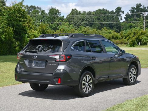 Used 2022 Subaru Outback Premium image 4