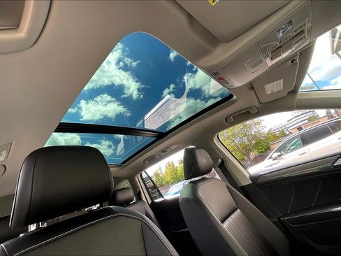 Certified 2022 Volkswagen Tiguan SE w/ Panoramic Sunroof Package image 29