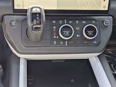 New 2026 Land Rover Defender 130 X-Dynamic SE image 15