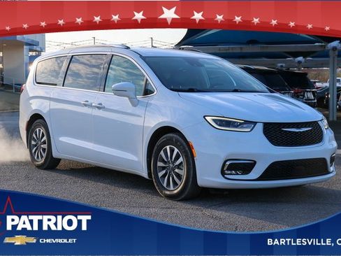 Used 2021 Chrysler Pacifica Touring-L image 1