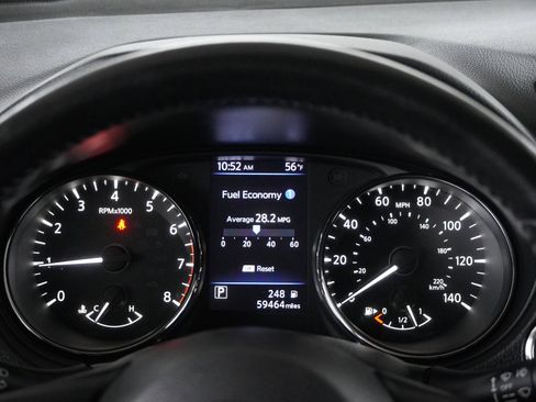 Used 2020 Nissan Rogue SV image 32