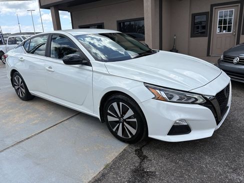 Used 2022 Nissan Altima 2.5 SR FWD image 1