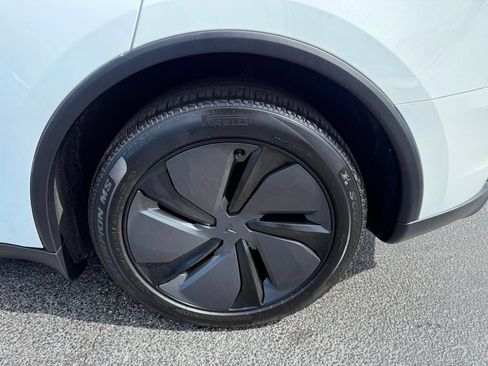 Used 2026 Tesla Model Y Long Range AWD/4WD image 36