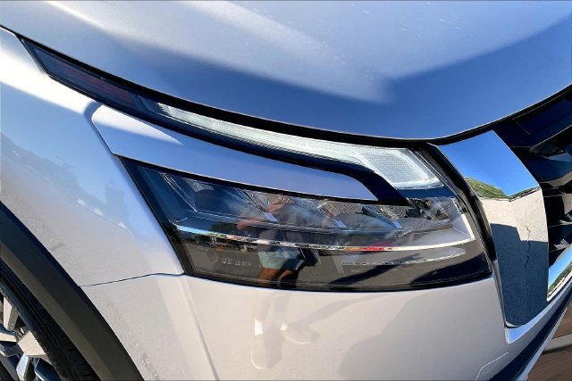 Used 2024 Nissan Pathfinder SL FWD image 28