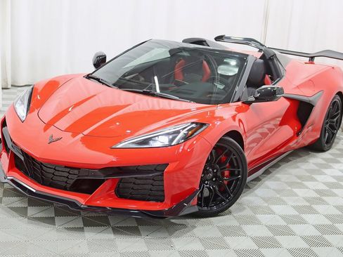 Used 2024 Chevrolet Corvette Z06 w/ Z07 Performance Package RWD image 6