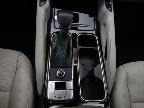 Used 2023 Kia Telluride EX w/ EX Captain's Chair Package FWD image 10