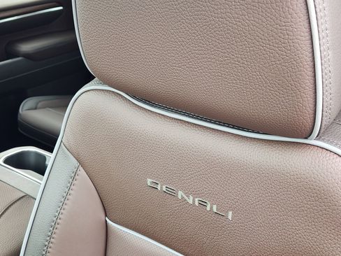 New 2026 GMC Sierra 2500 Denali w/ Denali Reserve Package image 18