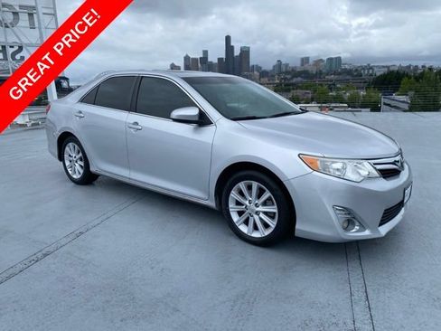Used 2014 Toyota Camry XLE w/ Leather Package FWD image 1