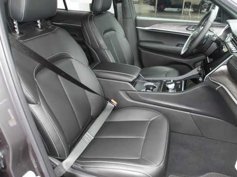 New 2025 Jeep Grand Cherokee Limited image 17