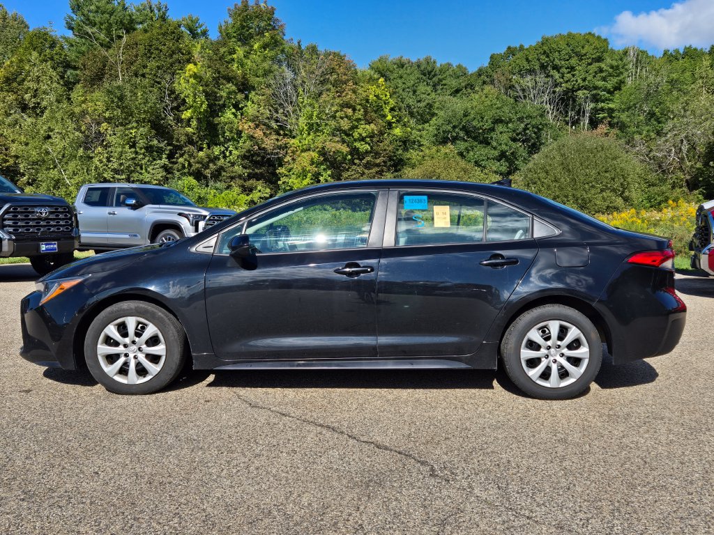 Used 2023 Toyota Corolla LE FWD image 2