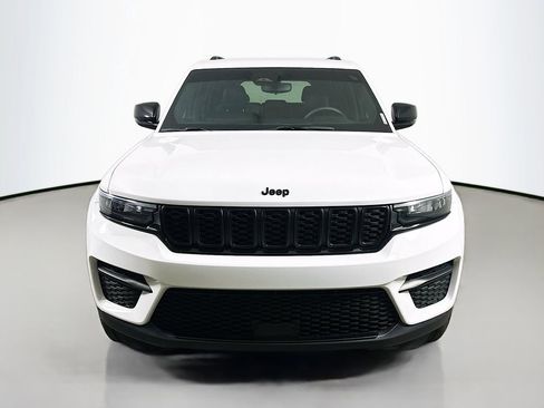 Used 2024 Jeep Grand Cherokee Altitude AWD/4WD image 2