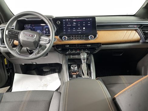 Used 2024 GMC Canyon AT4 w/ Technology Package image 17