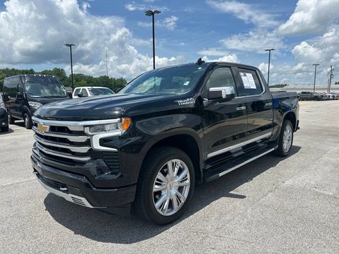Used 2024 Chevrolet Silverado 1500 High Country w/ High Country Premium Package AWD/4WD image 3
