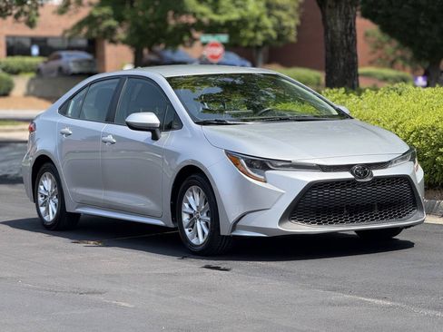 Used 2021 Toyota Corolla LE w/ LE Convenience Package FWD image 4
