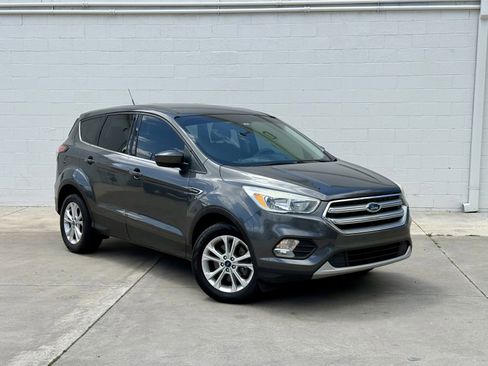 Used 2017 Ford Escape SE FWD image 1