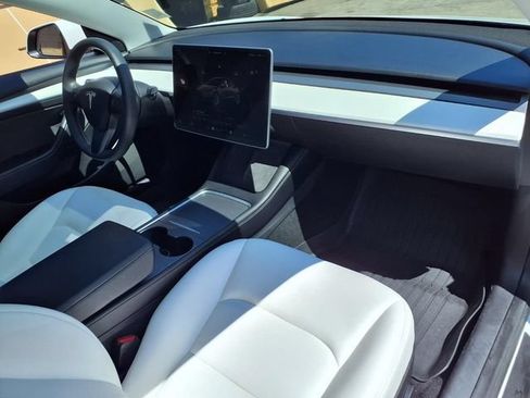 Used 2022 Tesla Model 3 Standard Range RWD image 29